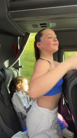 BUS DRIVERRR @𝒜𝓂𝓎💋🫶🏼 @•Fiádh ní mhainnín • 🍁🍂 @m é a b h 