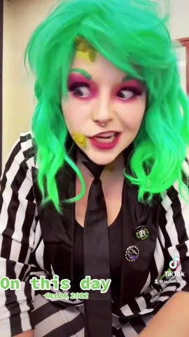#onthisday it’s almost time for Haloweeeeeeen 🖤🖤 💚 beetleguise beetleguise #beetleguise 