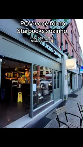 Nesse vídeo fui no Starbucks sozinho tomar uma bebida comer um cookie e ver um vídeo 🙃#raybanmeta #pov 