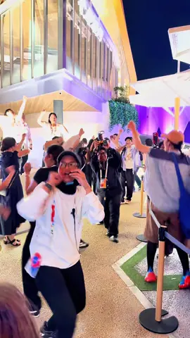 Heartfelt Performance & Hospitality from Indonesia Pavilion Staff 💃🤝 Penampilan dan Keramahan Luar Biasa dari Staf Paviliun Indonesia 💃🤝 大阪・関西万博のインドネシア館スタッフの心温まるおもてなしと情熱的なショー💃🤝 #月曜から夜ふかし  #インドネシアパビリオン #ヨヤクナシガールズ  #jkt48 #indonesia 