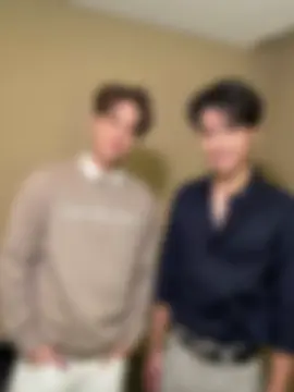 kalian pasti tau tentang mv terbaru nanon kan? tolong jangan hate nanon sama tata ataupun salpak. aku disini sebagai fans gamon juga kok, aku gamon sama ohmnanon, tapi aku disini juga pengen mengingatkan kalian semua untuk jangan saling ngehate ataupun bahas yang lalu. kalian tau kan maksud bahas yang lalu? iya, cp ohmleng dulu. pada banyak yang gak terima karena beberapa orang setuju kalau ada cp 'nanonta' mereka gak terima karena dibagian nanon malah banyak yang dukung nanon sm partner baru, sedangkan waktu ohm sama leng, malah banyak yang ngehate ohm, apa lagi yang hate leng. jadi karena itu mereka pada ngehate nanon dan tata, mereka gak terima karena dulu ohm sama leng dihujat waktu masih jadi cp, sedangkan nanon dan tata di dukung. dulu waktu ohmleng belum karam aku dukung mereka juga, aku nonton series mereka, aku dukung kerjaan mereka, tanpa ngehate, walaupun aku gamon sama ohmnanon. itu yang namanya tetap dukung pencapaian mereka tanpa ngehate ataupun membahas yang udah gak sejalan lagi.  disini ohm juga dihate, mereka bilang ohm yang gak perhatian sama nanon, ohm yang ngebuang nanon sampe nanon bikin lagu itu seakan-akan nanon effort sendiri untuk cinta mereka. sekarang ini ohm, nanon, leng, maupun tata, mereka dihate cuman karena kalian yang gamon.. kita boleh gamon guys, boleh kok. yang gak boleh itu kalian ngehate salah satu dari mereka karena mereka pengen berkembang, itu yang gak boleh. ohm pengen berkembang dgn karya-karya nya sama partner barunya (dulu) tapi dihate, yang dihate juga bukan ohm aja, tapi orang lain juga.  nanon pengen berkembang dengan lagunya tapi bikin mv dgn org lain, di hate. yang di hate juga bukan cuman nanon, tapi orang lain juga kena.  sekali lagi aku tegasin AKU JUGA FANS GAMON OHMNANON. tapi tolong kita support mereka supaya mereka lebih berkembang, dikenal banyak orang, dan juga mereka jadi lebih baik. jangan ngehate siapapun disini ya, kita cukup dukung mereka aja, oke?  sekali lagi tolongg bgt jangan jadi FANS TOXIC. kalian pasti mau yang terbaik untuk mereka kan? jadi tolong bgt bgt bgt jangan jadi fans toxic yang bikin orang lain JATUH.  tolong jangan jahat-jahat ke mereka.. :( #ohmnanon #ohmpawat #nanonkorapat #STOPJADIFANSTOXIC. 