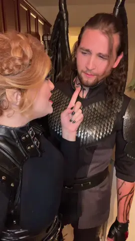 All he did was make her work out 🤣 @wnhon_cosplayer #acotar #acotarcosplay #nestaarcheron #nestacosplay #cassiancosplay 