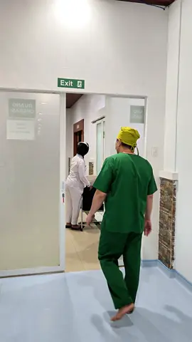 🤰 Hamil Tapi Punya Kista? Tenang Ya, Bun! Sebagian besar jinak dan bisa mengecil sendiri seiring waktu. Tetap pantau lewat USG, apalagi kalau: 1️⃣ Ukurannya besar 2️⃣ Timbul nyeri 3️⃣ Mengganggu posisi janin Dokter akan menilai apakah perlu tindakan atau cukup dipantau. Yang penting, jangan panik dan rutin kontrol 💕 🎥 Video dibuat & diunggah dengan persetujuan untuk edukasi. @pengikut 🙌 #KistaHamil #IbuHamil #EdukasiBumil #drindratarigan #doaibupersada