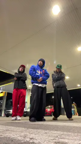 @Dawin hire us as your backup dancers 👀 (w/ @den & @KFC ) - hoodie from @In Print We Trust #dance #fyp 