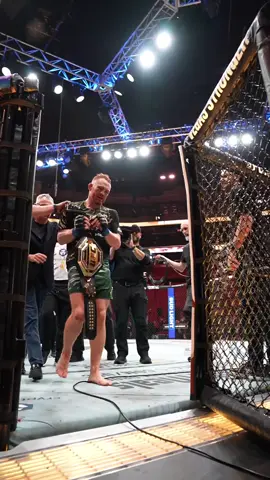 Campeão do #UFC peso meio médio (até 77,1 kg), Jack Della Maddalena 🇦🇺... #UFC #mma #jackdellamaddalena 