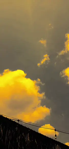 أجمل ابتسامة هي عندما تبتسم لشخص ليس بجانبك لكنه يتخطى قلبك. 