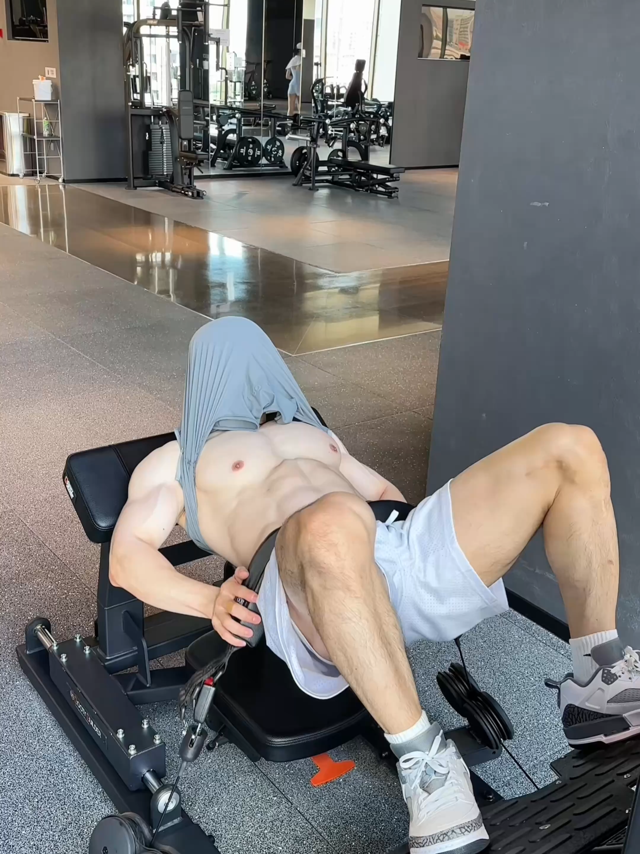 Level Up: The Quad Edition. Hitting the heavy hip thrusts, but the abs wanted to steal the show. Don't skip leg day—it's the foundation for all your gains. Who else is feeling the burn? 🔥 #physique #muscular #FitnessMotivation #aesthetic #Fitness