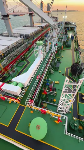 Sunset😍#pelayaran #pelaut #sunsetlover #sunsetvibes 