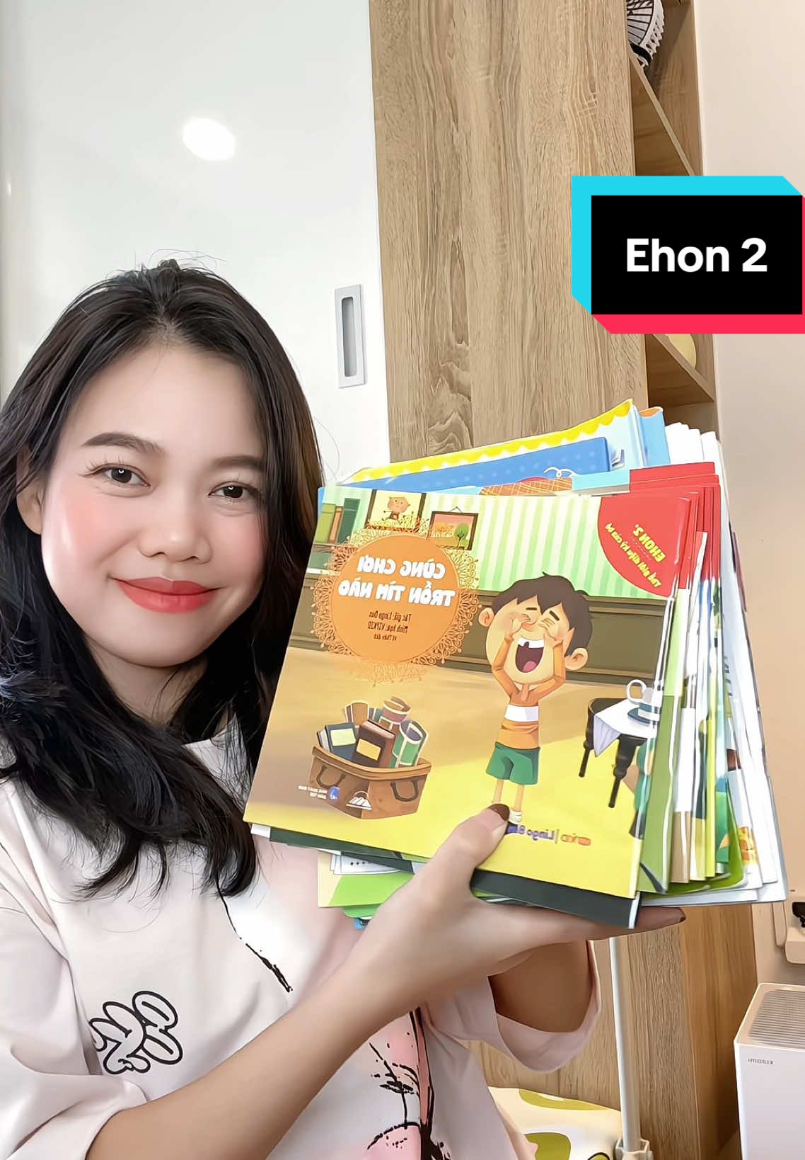 1 thứ em không tiếc khi đầu tư cho con. Trộmvia Bắp được bố mẹ đọc sách từ hồi 2-3 tháng nên giờ vốn ngôn ngữ của ảnh cũng phong phú lắm ạ #mebapdayroi #sachehon #sachehonchobe #sachchobe #ehon 