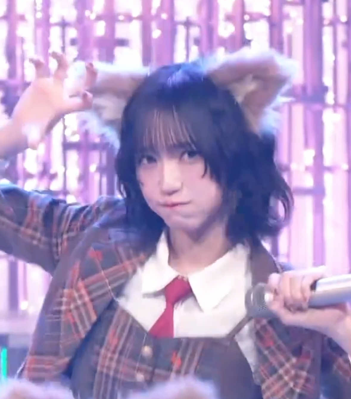 ガオーポーズが安定に可愛いイコラブちゃん🐺🤍 #イコラブ #イコールラブ #うたコン #おすすめ #ラブソングに襲われる 