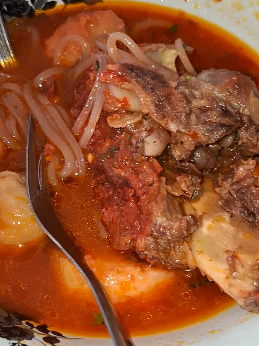 Tak kan ku biarkan kau mengambil makanan ku 😆😅 #fyppppppppppppppppppppppp#bakso 