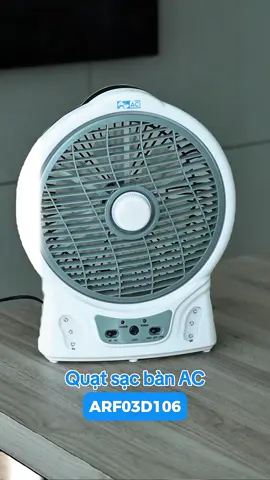Quạt sạc bàn ARF03D106 với 2 chế độ tích hợp cùng lồng trước có thể xoay đảo 360 độ cho bạn dù ngồi đâu vẫn có thể tận hưởng làn gió mát.