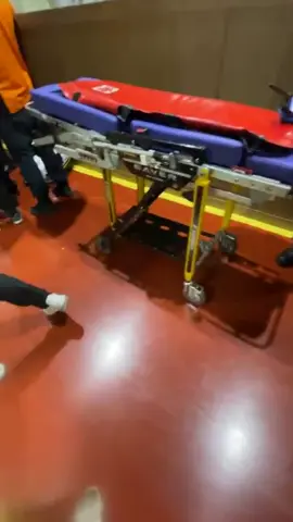 Chiều 28/10 Cục XNC bắt ở Teku  😔 1 E gái 2k t.ử Vo.ng Người việt nam bị bắt tầm 40người - trong đó 1 e gái E gái ng Việt Nam bị mấ t rồi mng ơi. Tên T…A  sn 2000. Ôi trời ơi thương lắm nhìn đang trẻ tuổi. Nhảy trốn sau nhà vsinh bị té ngã ngất m ất lúc nào ko ai hay. 🙏🙏🙏