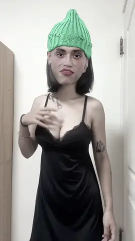 我走在长街中，听戏子唱京城