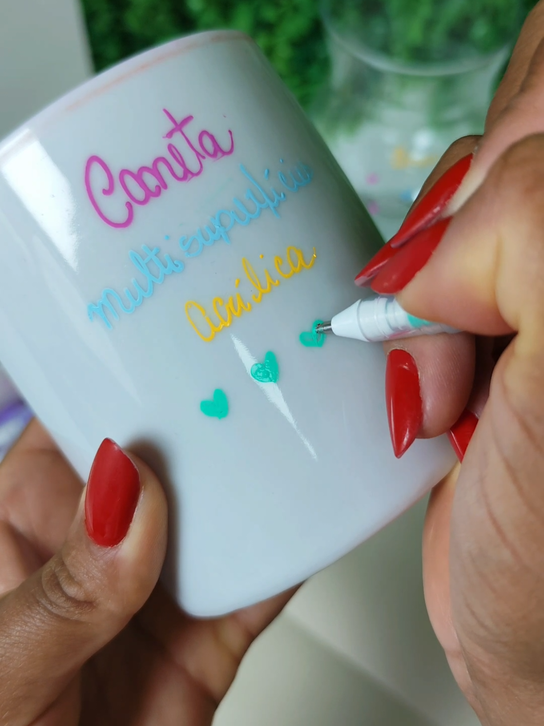 🎨 Cores intensas, ponta firme e acabamento incrível! Transforme qualquer objeto em uma obra de arte 🩷 ✨ Corre pro site e participe: 👉 www.lipaperstore.com.br #materialescolar #papelaria #voltaasaulas #papelariacriativa #estudante 