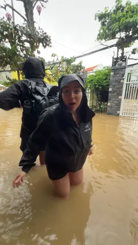 What’s going on? The floods #vietnam #hoian #whatsgoingon #travel #britabroad @bowu 