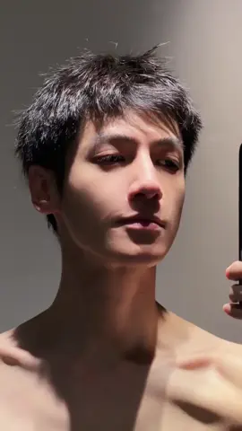 mọi người: La Vân Hi gầy quá  ↪️La Vân Hi khi nghe được kiểu: đã nghe và cập nhật douyin💪💪💪 phiên bản khoe cánh tay 0.2 #luoyunxi #lavanhi #douyin #罗云熙 