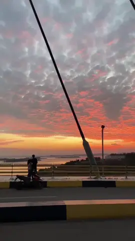 mereka so sweet sekali🥹 #fyp #batam #batamtiktok #4u #xybca #soundviral #sunset #barelang #jembatan1barelang #hubungan #lucu #vibess #pacaran #sunsetlover #fypシ゚viral 