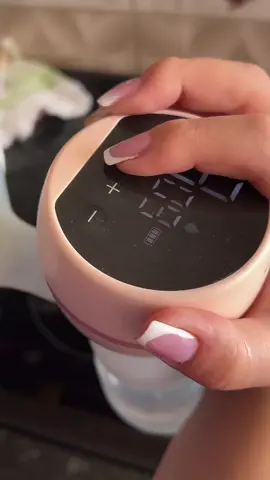 Praticidade que toda mamãe merece 🤱💖 A bomba tira-leite elétrica é silenciosa, confortável e super eficiente — perfeita pra facilitar a rotina sem abrir mão do bem-estar 🍼✨ #MaternidadeReal #DicaDeMãe #PósPartoComAmor #Amamentação #MomLifeBrasil     