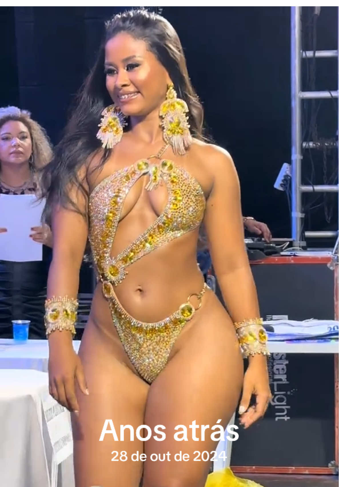 #anosatrás Jessica Mendes . . #desfile #moda #beasil