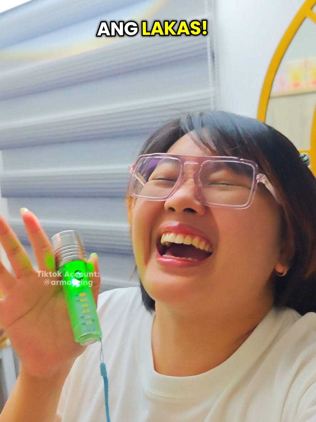 Replying to @ashlia.30 Sobrang lakas nitong Flashlight! 🔦💯✨ #multifunctionalflashlight #flashlight 