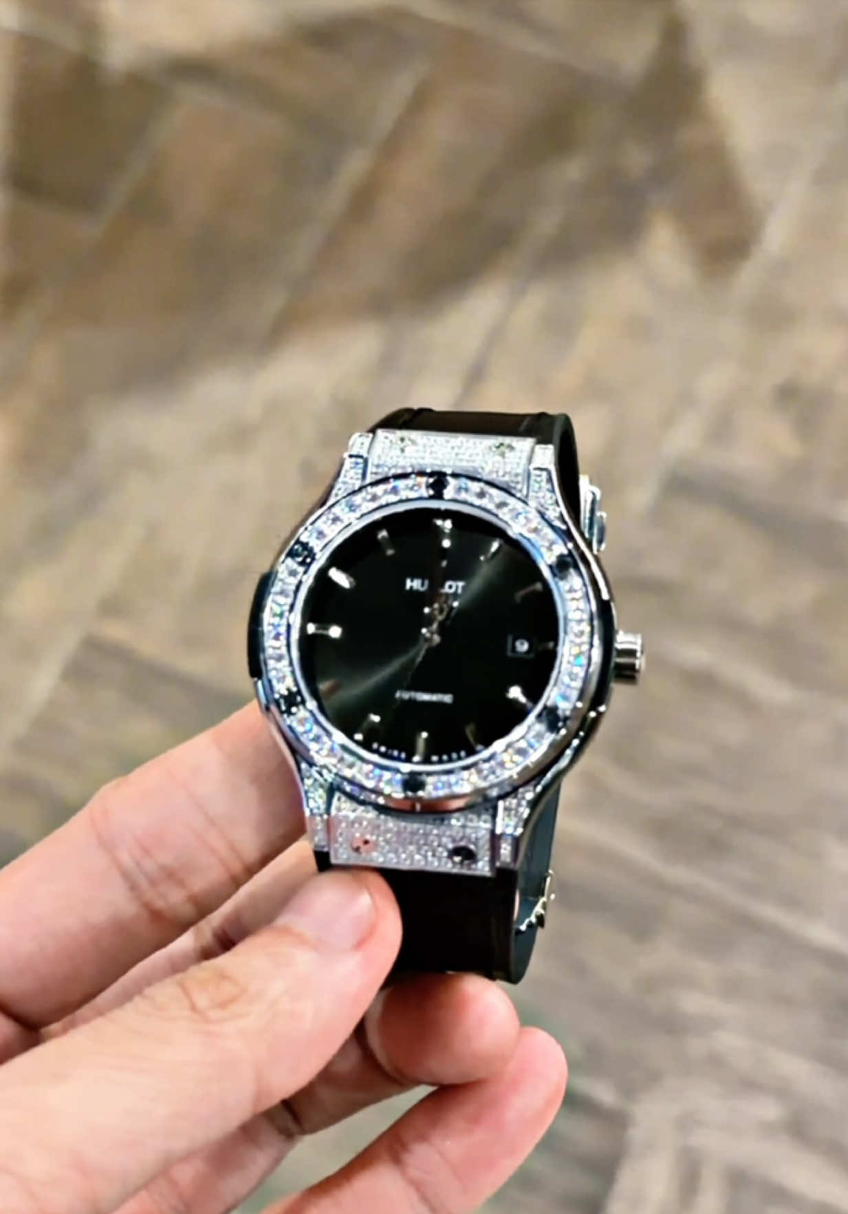 Vẻ đẹp lấp lánh trên cánh tay, lên tay anh em nào cũng thích #xuhuong2025 #dongho #donghodep #donghothoitrang #nghiendongho