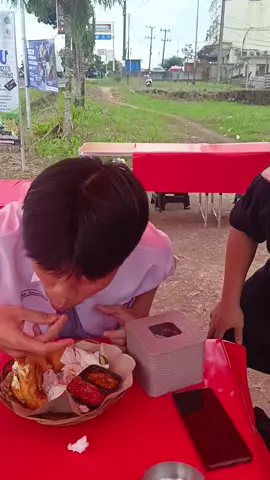 Kuliner baru di Bangka Belitung. Ayam goreng Sambal Stoberi. Lokasi cek di Atassss.  mantappppp #ommartin #kulinerbangka #enakloh #rekomen #makananviral  @kemaspakez_mantapkali 