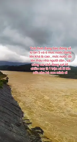 Tình hình đang báo động sả lũ lần 5 và 6 mức nước đang lên khá là cao , mức nước đã lên thấu nhà người dân , và cũng vài chỗ đang sạt lở , chiều nay là 1 trận xả lũ lớn nữa nha bà con mình ơi #nôngson lưu ý ko chủ quan cả nhà ơi #muabaomientrung #lũ #thuydienxalu #thuydiensongtranh3 📸 nguyenthidiuman