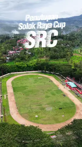 Penutupan Solok Raya Cup 2025 menjadi momen penuh semangat dan sportivitas. Selamat kepada MMP FC Singkarak yang berhasil meraih gelar juara setelah menang dramatis 3–2 atas Three Boy FC Sijunjung. Terima kasih kepada seluruh tim, panitia, dan masyarakat yang telah menyukseskan ajang ini. Mari terus kita gelorakan semangat olahraga untuk mempererat persaudaraan antara Kabupaten Solok, Kota Solok dan Kabupaten Solok Selatan. #SolokRayaCup2025 #KabupatenSolok #SportivitasTanpaBatas #jfp #jonpandu 