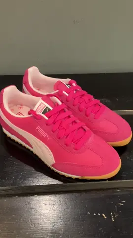 Warna sepatunya imut banget,belum lagi dengan model nya yg kece.yuk di cek keranjang kuningnya.#fyppppppppppppppppppppppp #fyp #OOTD #puma #sneakers 