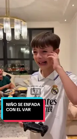 El FIFA y el VAR que poco REALISTA!! 😀😀😀 #humor #realmadridfc #fcbarcelona #atleticodemadrid #realmadridcf 