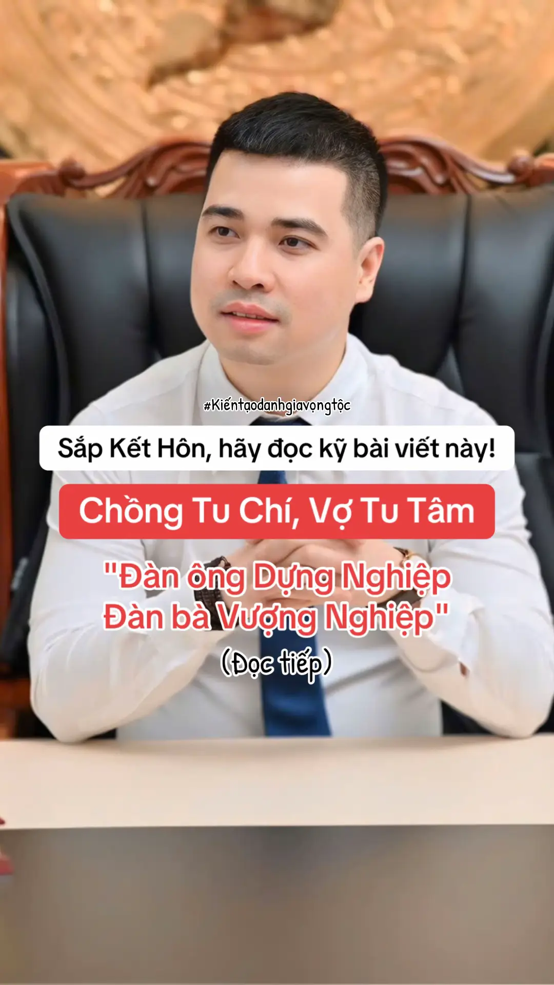 Xây dựng Gia Đình – Kết hôn là Nghi lễ thiêng liêng. Đó không chỉ là sự kết đôi giữa hai người, mà là sự giao hòa giữa hai nghiệp, hai dòng họ, hai thiên mệnh. Cổ nhân dạy: “Nhất niên chi kế tại ư xuân, Nhất thân chi kế tại ư tu.” Con người có thể chọn nghề, chọn bạn, nhưng chọn bạn đời là chọn con đường nghiệp của mình. Bởi sau khi kết hôn, phước – nghiệp – duyên – báo của hai người hòa làm một, tạo thành mệnh chung của Gia đạo. Hôn nhân là khởi đầu của một sự nghiệp. Không phải chỉ để sinh con, mà để sinh ra một Gia phong mới. Người xưa xem Lễ thành thân là nghi lễ của Trời và Người, là bước giao ước giữa âm – dương, giữa nhân tâm và thiên đạo. Một cuộc hôn nhân đúng đạo không chỉ “hợp tình, hợp nghĩa”, mà phải hợp mệnh – hợp tâm – hợp trí – hợp đạo. Vì khi hai người đồng tâm, thì mọi nghiệp cũ được hóa giải, mọi nghiệp mới được gieo phước. Còn khi nghịch tâm, nghiệp tăng – phước tổn – gia đạo suy. Người đàn ông kết hôn để dựng nghiệp. Người phụ nữ kết hôn để vượng nghiệp. Một bên là Trụ, một bên là Nền. Trụ có vững mà Nền yếu, nhà cũng đổ. Nền có dày mà Trụ nghiêng, nhà cũng nghiêng. Bởi thế, chồng tu chí, vợ tu tâm – ấy mới là đạo hạnh của một Gia đình lớn. Một người đàn ông có chí mà thiếu Hiền thê, như cây đại thụ không đất bám. Một người phụ nữ có tâm mà chọn sai người, như hoa sen mọc giữa bùn độc. Cổ nhân nói: “Phu xướng, phụ tùy” – không phải phục tùng, mà là đồng thanh, đồng khí, đồng hành trên cùng tần số nhân duyên. Khi người chồng làm điều thiện, phước ấy lan sang vợ con. Khi người vợ giữ lòng hiền, ơn ấy chở che cả họ nhà chồng. Gia đạo ấy là nghiệp thiện, là “nghiệp chung” được trời đất ghi nhận. Hôn nhân không phải sự kiện, mà là hành trình tu hành đôi. Hai người không chỉ yêu nhau, mà cùng nhau rèn ý – rèn tâm – rèn trí – rèn đức. Cùng chịu, cùng vượt, cùng tịnh hóa. Người đàn ông học kiềm chế bản năng để thành Quân tử. Người phụ nữ học giữ lòng tĩnh tại để thành Mệnh phụ. Cùng nhau, họ học cách không chỉ “sống với nhau”, mà còn “sống cao hơn chính mình” mỗi ngày. Một Gia đình thịnh không phải vì giàu, mà vì trong nhà có người biết giữ Đạo. Người chồng không quên nghĩa – người vợ không quên ân. Con cái được sinh ra trong trường năng lượng ấy sẽ mang khí chất của Quý tử – Hiền tài. Bởi thế, cổ nhân gọi hôn nhân là nghi lễ thiêng liêng – không chỉ vì có Trời chứng giám, mà vì nó định hình toàn bộ phúc phần của một dòng họ. Khi hai cá nhân gặp nhau bằng phước, hợp nhau bằng tâm, và sống cùng nhau bằng trí – thì đó không còn là hôn nhân, mà là thiên mệnh giao duyên. Họ cùng dựng Sự nghiệp chung – Gia nghiệp chung – Phước nghiệp chung. Và thế hệ sau, sẽ mang trong mình ánh sáng của cả hai. Người đàn ông chọn đúng vợ – cả đời thịnh. Người phụ nữ chọn đúng chồng – ba đời yên. Họ cùng nhau dựng nên một Gia đạo mà Trời, Đất, Người đều thuận. Đó chính là Nghi lễ thiêng liêng của Kết hôn – nơi hai nghiệp hợp thành một Sự nghiệp chung. Một nghi lễ không chỉ khởi đầu một gia đình, mà khởi đầu một triều đại phúc đức cho con cháu mai sau. 👉🏻 Đ:/ăng K:/ý Khóa học Tinh hoa 