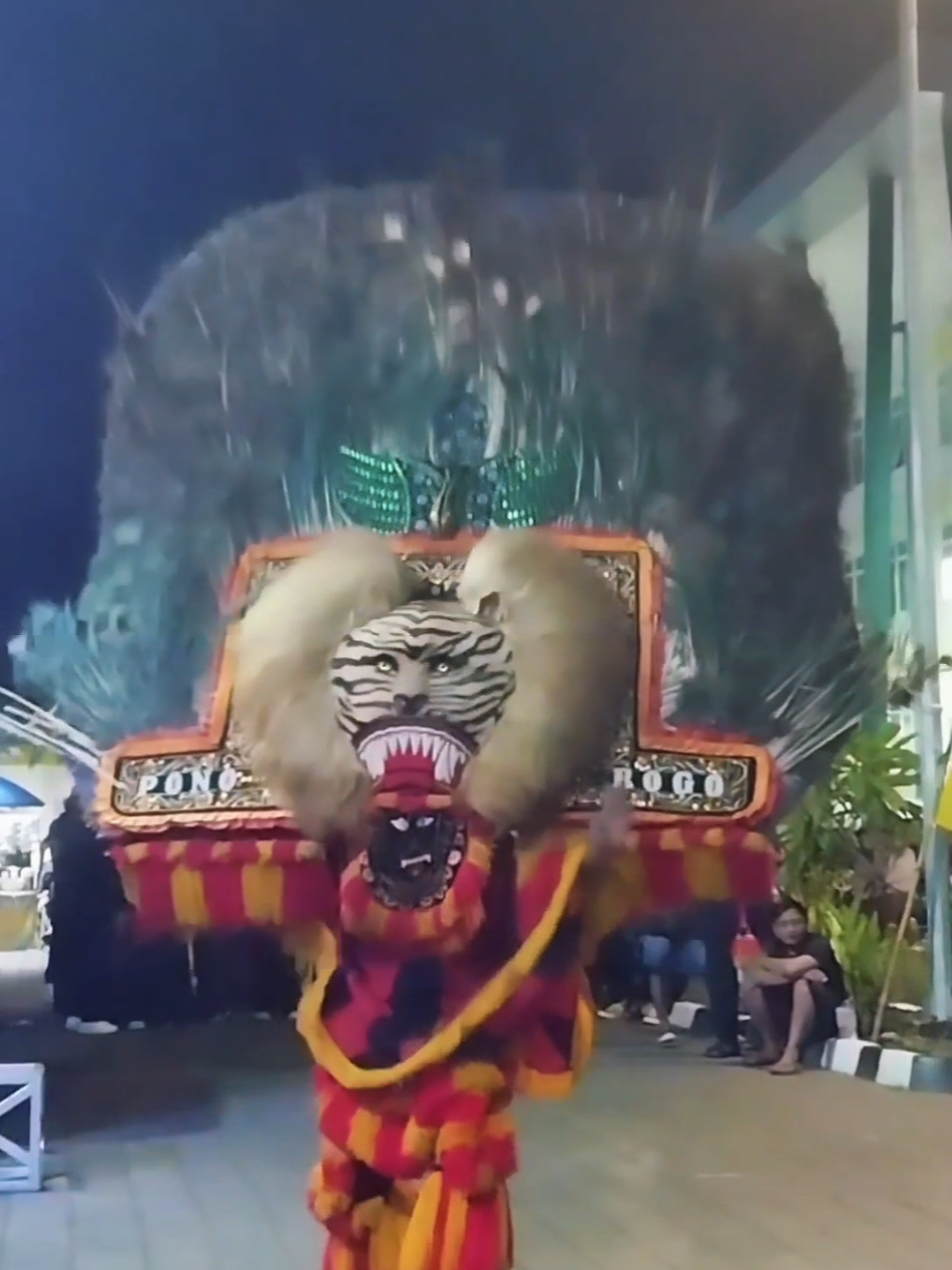 wenaknee @ilhamazhari80 🔥 #reogponorogo #pembarongnusantara #solahbarongan #surakarta24jam #sukoharjo24jam 