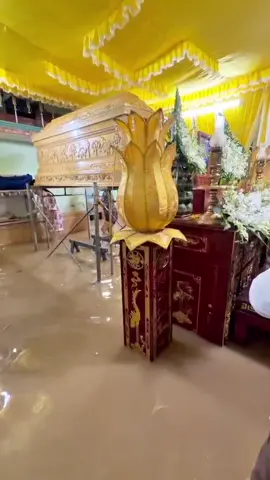 Mưa lũ thật sự rất khổ, thương những gia đình có hữu sự trong thời gian này….. tang lễ Đoàn Nhân đang phục vụ 4 đám thì 3 đám nước đã vào nhà ngập sâu 🥹🥹🥹#traihom #tanglequangnam #tangledanang #maitangDoanNhan #lulutmientrung 