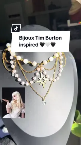 -là Votre bijou préféré ? personnellement le Collier White Queen 🥹🤍 (ils sont presque tous encore en ligne) #TimBurton #timburtonjewelry #creatricedebijoux #timburtoncosplay #cejour-là 