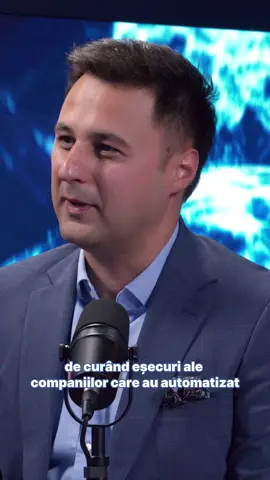 Valul „automatizăm tot” a lovit un zid. Multe companii nu și-au scos ROI-ul din AI pentru că au sărit peste ce contează: strategie, procese, metrici. Tehnologia e instrument, nu plan. Pune cap la cap oamenii, datele și guvernanța, abia atunci AI-ul aduce rezultate. Un interviu cu Andrei Ghiorghiu, CEO BlueTweak, despre ce funcționează cu adevărat, pe canalul de YouTube Noi Venim din Viitor. #AI #artificialintelligence #machinelearning 