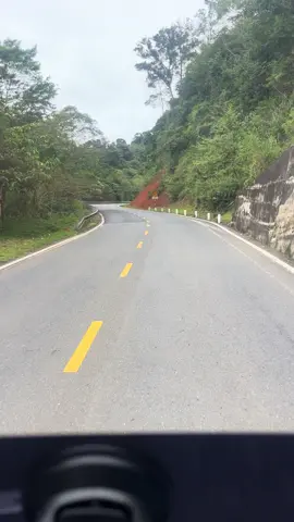 Ahihi đeo măng đen đẹp lúc trưa mưa