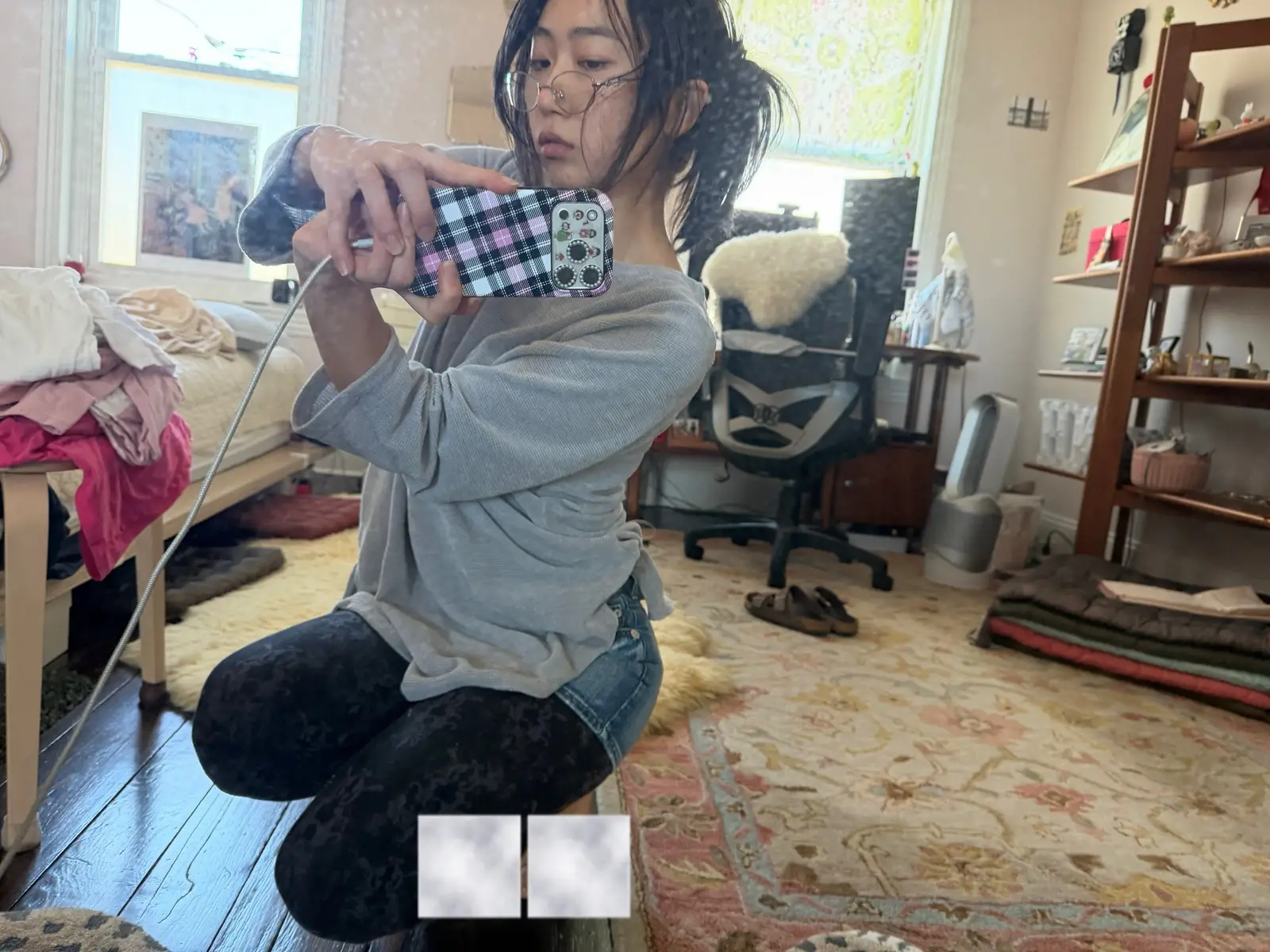 Korean girl makes marinated crab better than that gejang girl, funnily enough I was almost named Sarah 