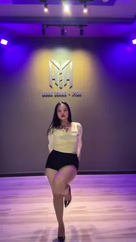 Anh đánh đổi cả tương lai để e chẳng phải thua ai …  Bữa trc mang boot thấp nhảy dữ lắm nay mang cao gót cái thấy thuỳ mị hẵng 🤭 #hope1308 #hopedanceroom #coverdance #càmau #bigsize 