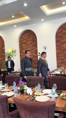 #ئەمڕۆ بەڕێز سیروان بارزانی و بەڕێز هیوا گەیلانی بەرپرسی لقی ٢٤ سەفین لە چێشتخانەیی گۆڵدن کەباب لە شەقڵاوە #shaqlawa #hawler_slemani_dhok_karkuk_hallabja #foryou 