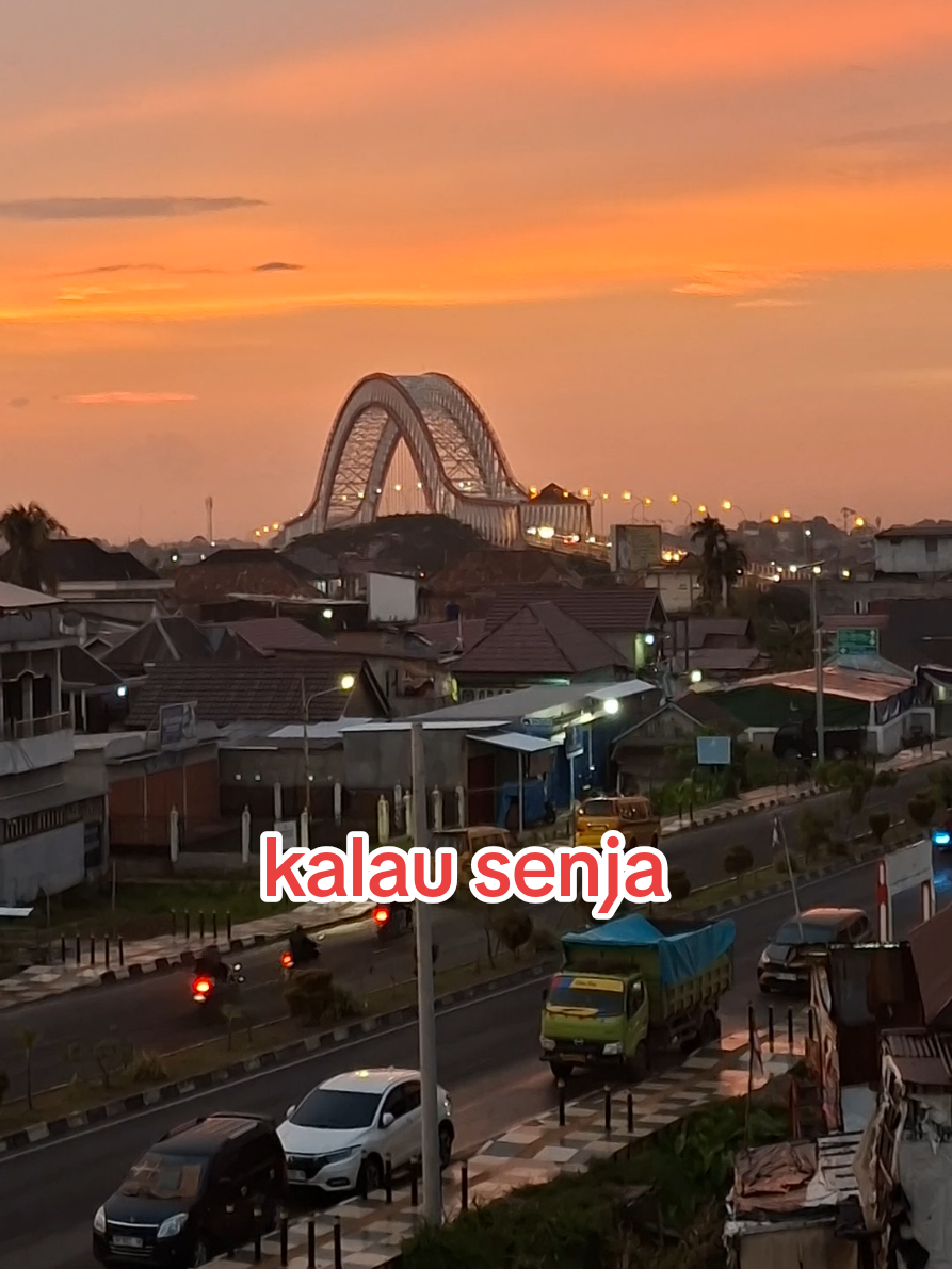 saat senja di Jembatan Musi VI 