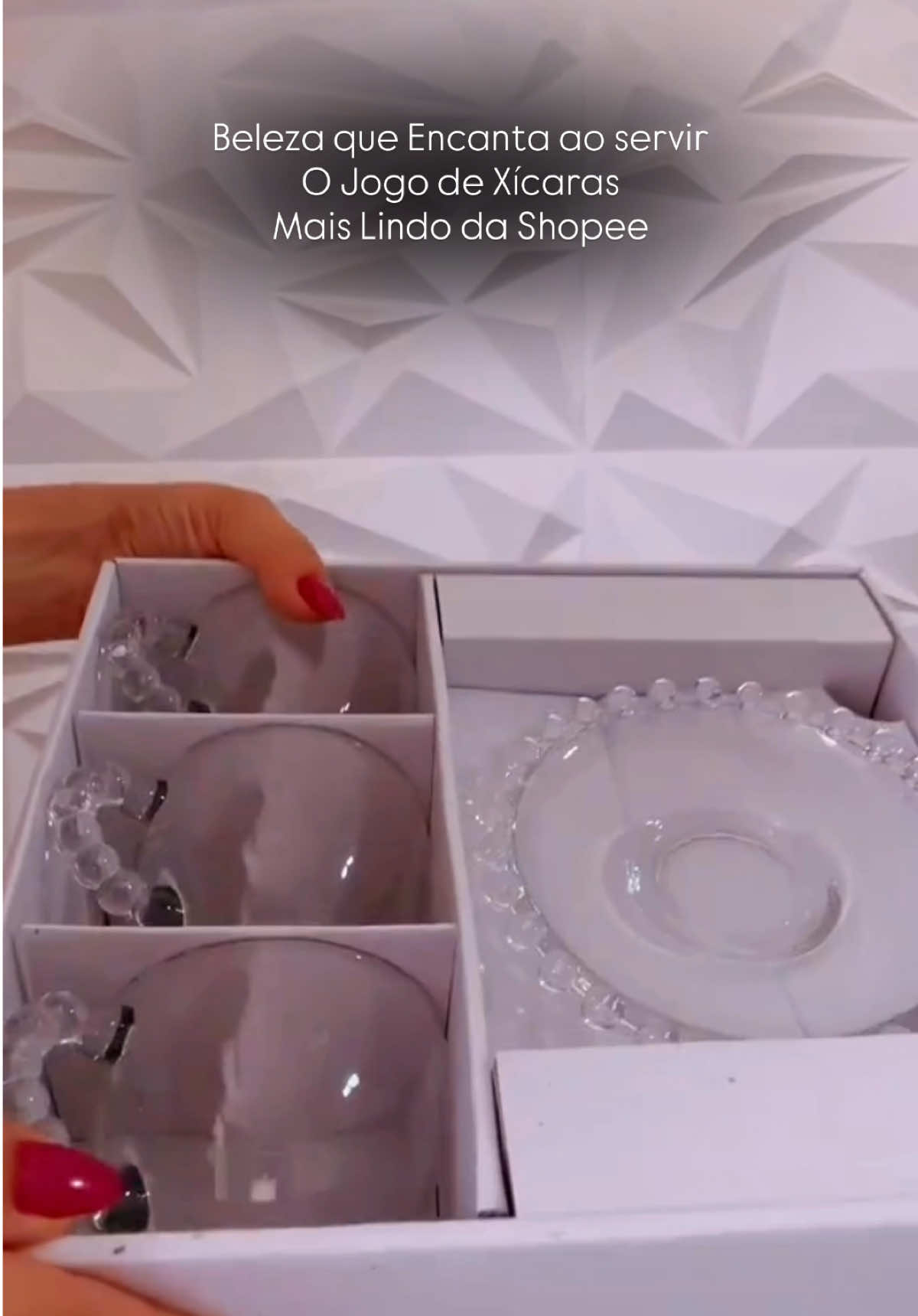 Beleza que encanta e transforma cada pausa para o café em um momento especial. O Jogo de Xícaras de Cristal com Pires Pearl traz aquele charme sofisticado que faz sua mesa brilhar ✨ Delicado, elegante e perfeito para receber bem ou presentear com estilo. Garanta já o seu e surpreenda quem você ama! ☕✨ #shopee #comprasnashopee #comprasonline #belezaqueencanta #jogodexícaras 