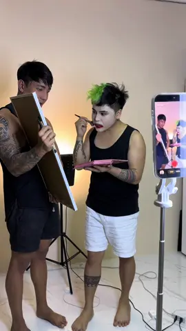 Behind the scene. #fakebloodwarning⚠️ #makeup #halloweenmakeup 