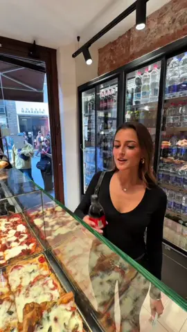 Ah eh….😌 #schiacciata #ironia #ragazza #moitiavenire #divertente  📍Via Por Santa Maria,42r 