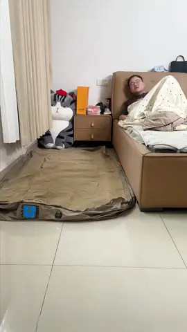 智能語音自動充氣+充氣泵 單人加高尺吋：長190/寬100/高40cm 雙人加高尺吋：長198/寬150/高40cm 送禮包內含專用枕頭 重量:單人約4kg 雙人約5kg