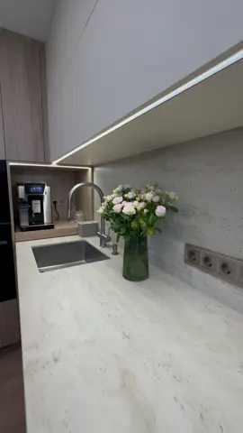 Повний огляд вже є в нашому Instagram 🖤 inst: soroka_laboratory #корпуснімеблі #меблівіддизайнера #дизайнерськімеблі #kitchen #furniture 