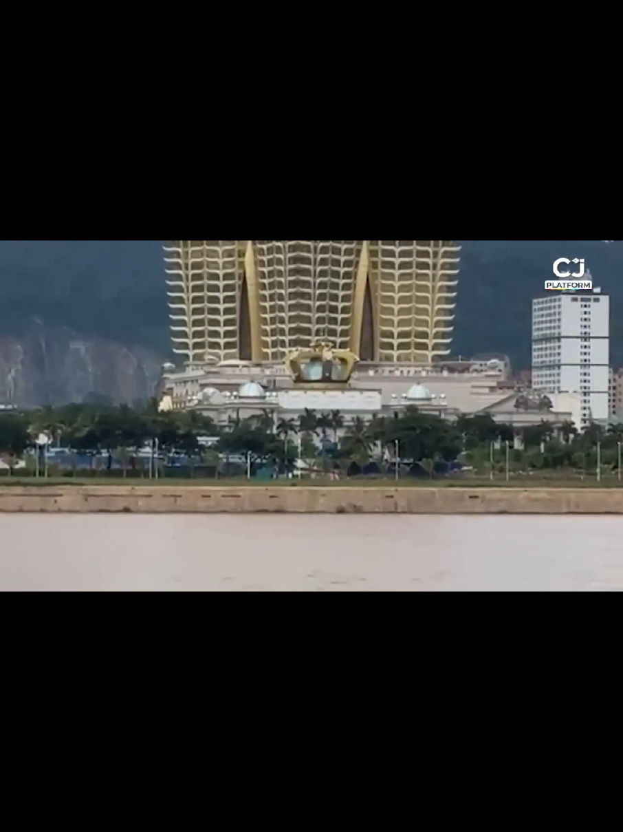 KK Park၊ ကျောက်ဝေနဲ့ ကျားဖြန့်အရှုပ်တော်ပုံ “မြန်မာနိုင်ငံအစိုးရက တရားမဝင်နိုင်ငံခြားသားတွေ (တရုတ်၊ ထိုင်း စတဲ့) တရားမဝင်ဝင်လာပြီး လိမ်လည်မှု၊ ကျားဖြန့်လုပ်ငန်းတွေ လုပ်နေတဲ့အပေါ် တကယ်အရေးယူနိုင်ပါသလား #fyp #ကျားဖြန့် #creatorsearchinsights#myanmar #follower #yangon #mandalay  #myanmartiktok🇲🇲🇲🇲 #အများသိအောင်မျှဝေပေးကြပါ #မူရင်းကိုcrdပေးပါတယ် @နိုင်ငံကြီးသား ဒီအကြောင်းအရာပတ်သတ်ပြီး comment မှာ အကြံပြုမှတ်ချက်ရေးပေးခဲ့ကြပါဦးဗျ