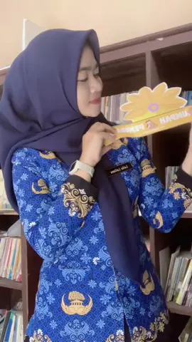 Membuat hiasan kepala cantik tema hari Sumpah Pemuda sambil nonton film pendek sejarah Sumpah Pemuda bareng anak-anak gemecc 🥰 seru cekayiiii 🤗 #hiasankepala #sumpahpemuda #harisumpahpemuda #28oktober2025 