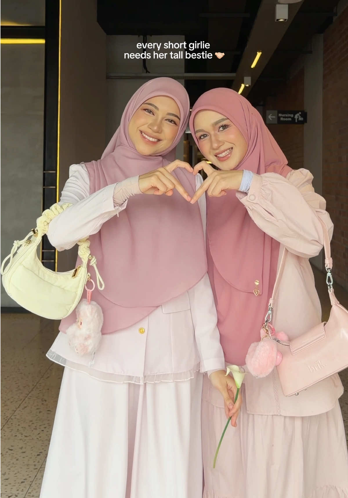 Soft colour, soft vibe 🩰✨ 🌷 . 🔔 Restock KHAMIS NI @ 8:30malam . . #bysimaa  #tudungbawalbidang50 #tudungbawalbidang60 #tudungbawalcotton #tudungbawalcottonsulam