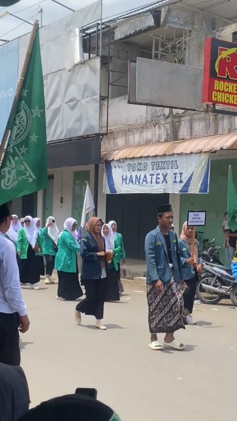 Karnaval Hari Santri Nasional di Kedungwuni Kab Pekalongan 💪🔥😃  #pekalonganinfo #pekalongan24jam #pekalonganhits #pekalonganjateng #pekalongan #santri #santripondok #harisantrinasional #nahdlatululama #banser #muslimat #fatayatnu 